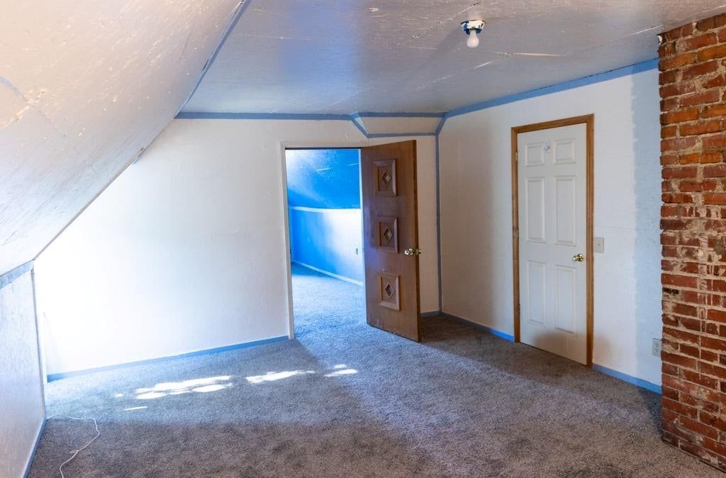 2402 Mitchell Avenue — photo 12