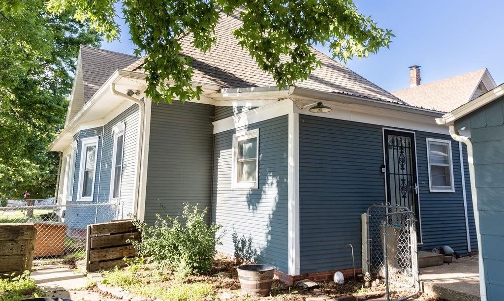 2402 Mitchell Avenue — photo 19