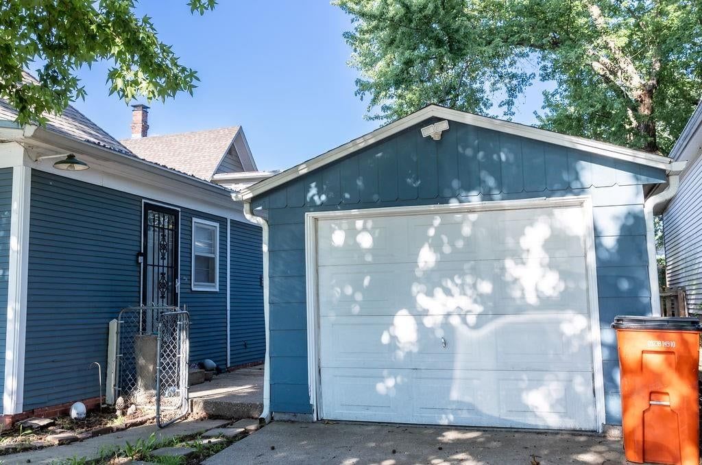 2402 Mitchell Avenue — photo 20