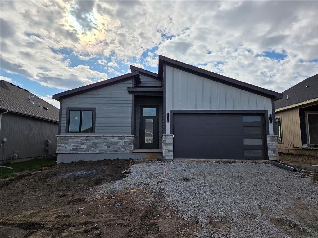 17079 W 168th Place, Olathe, KS: listing photo 2