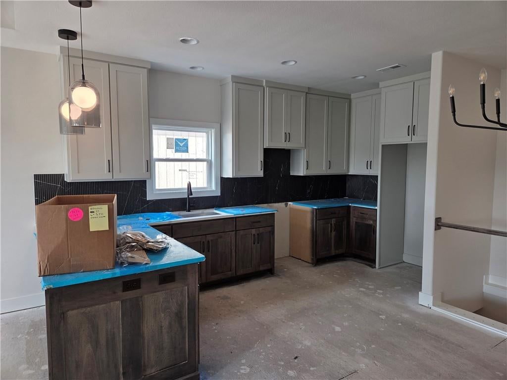 17079 W 168th Place, Olathe, KS: listing photo 3