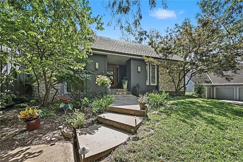 4615 N Wyandotte Street — photo 2