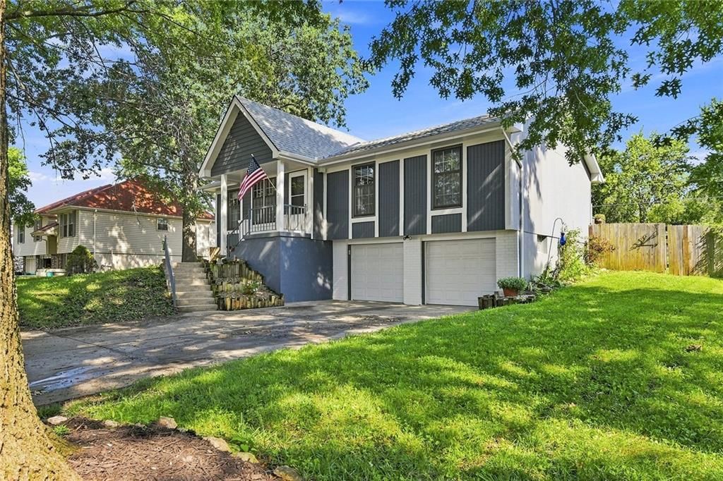 901 NW Valley Woods Drive — photo 3