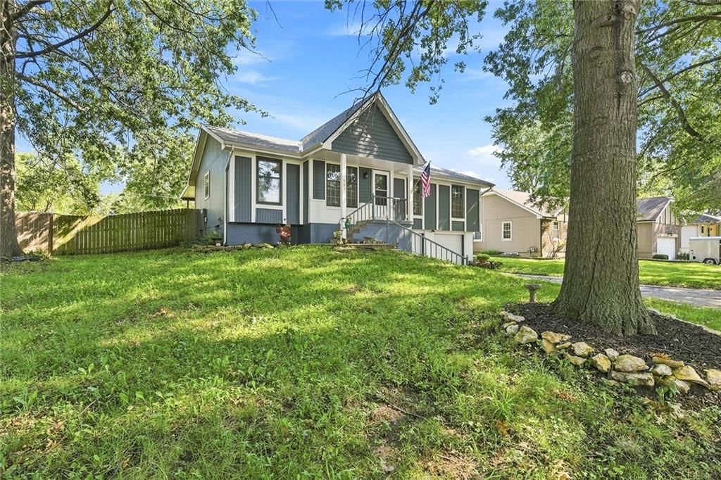 901 NW Valley Woods Drive — photo 5