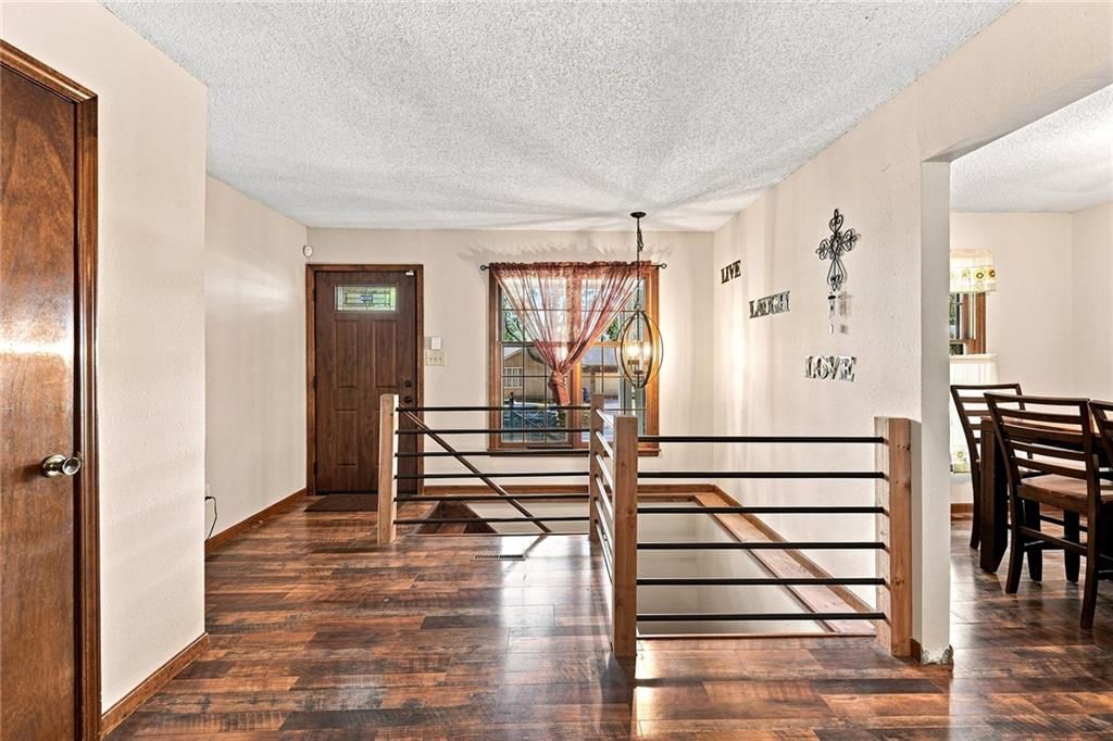 901 NW Valley Woods Drive — photo 7