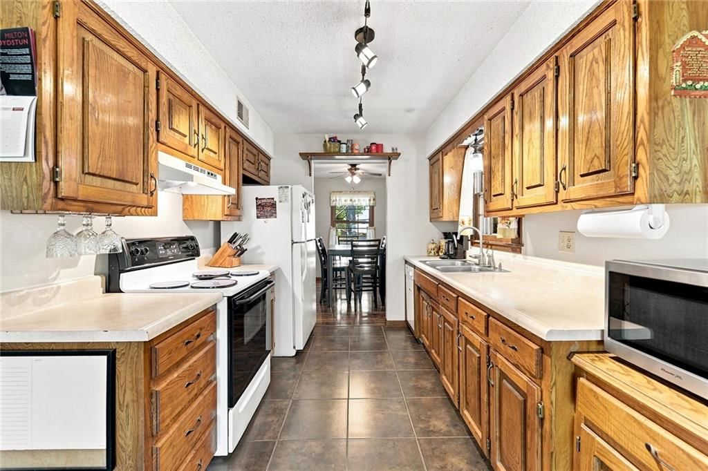 901 NW Valley Woods Drive — photo 14