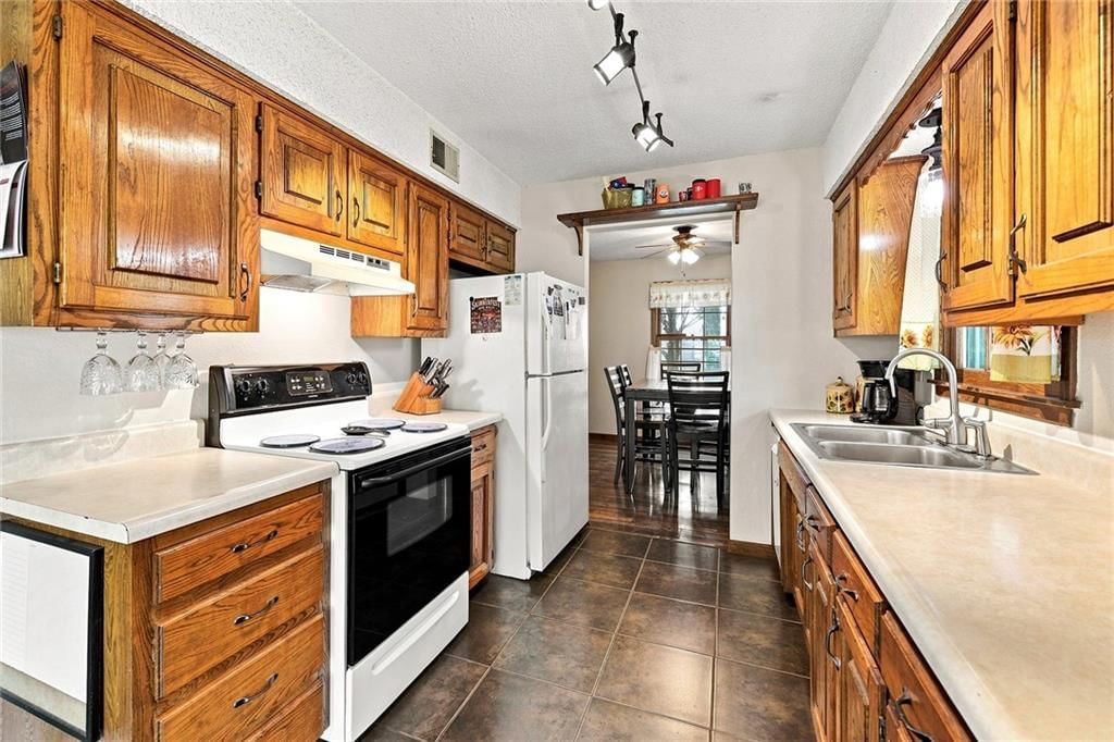 901 NW Valley Woods Drive — photo 15