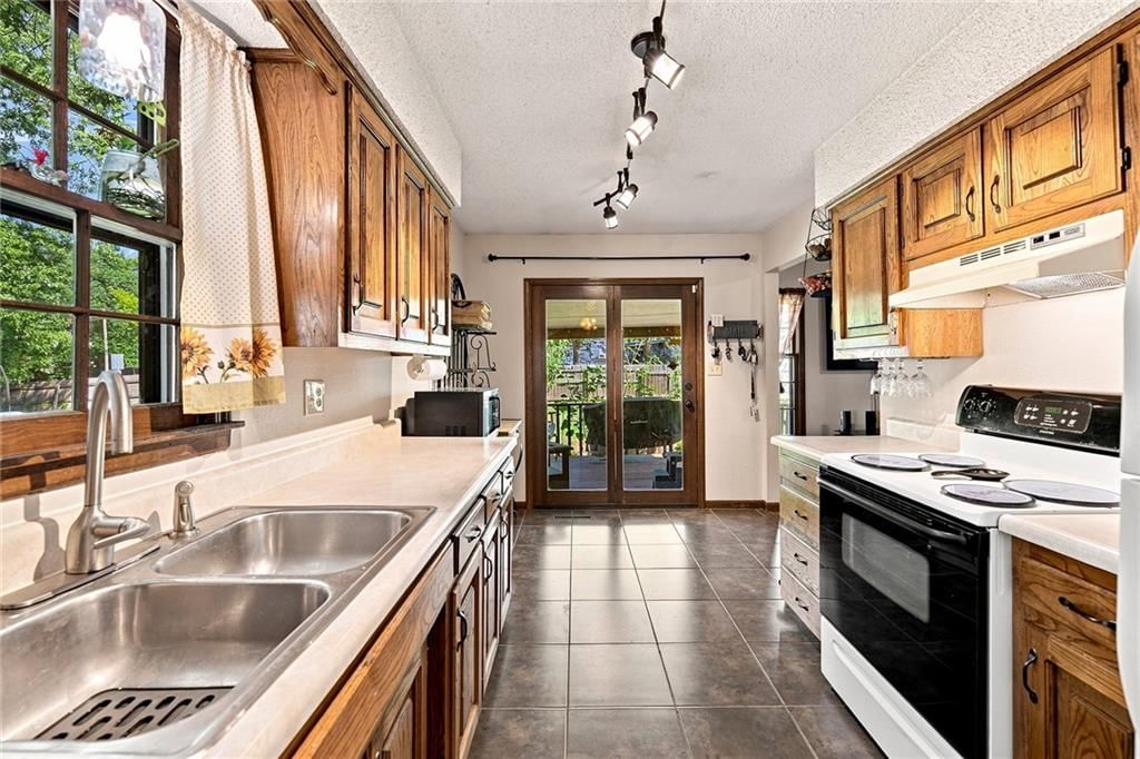 901 NW Valley Woods Drive — photo 16