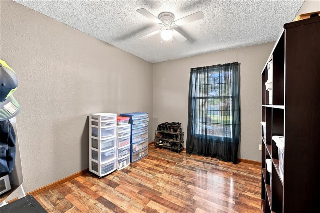 901 NW Valley Woods Drive — photo 22