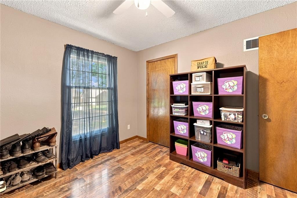901 NW Valley Woods Drive — photo 23