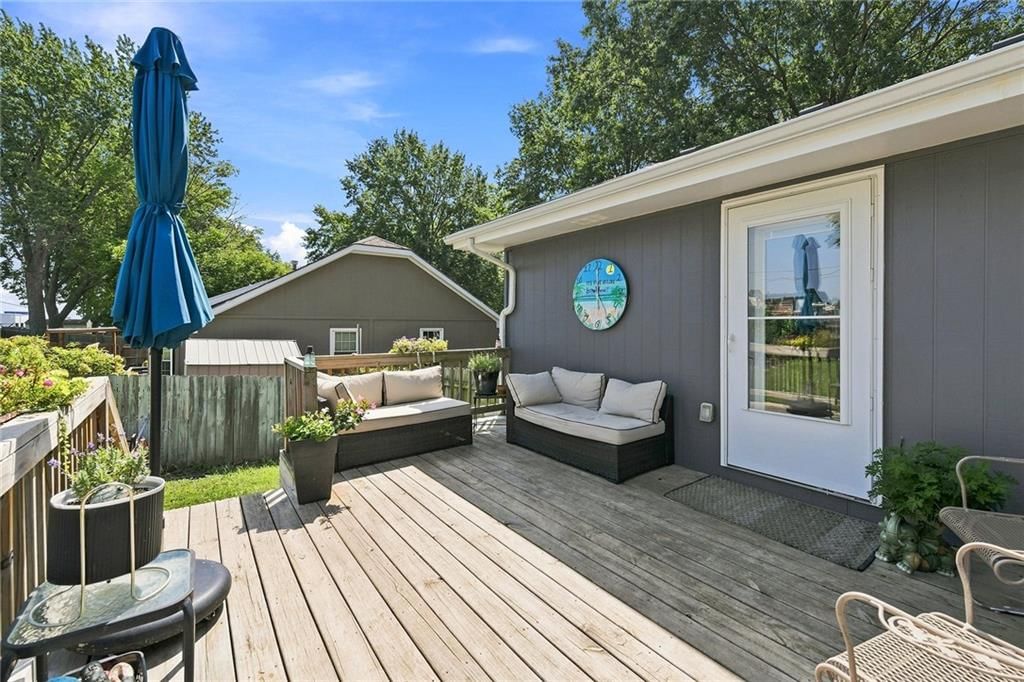 901 NW Valley Woods Drive — photo 33