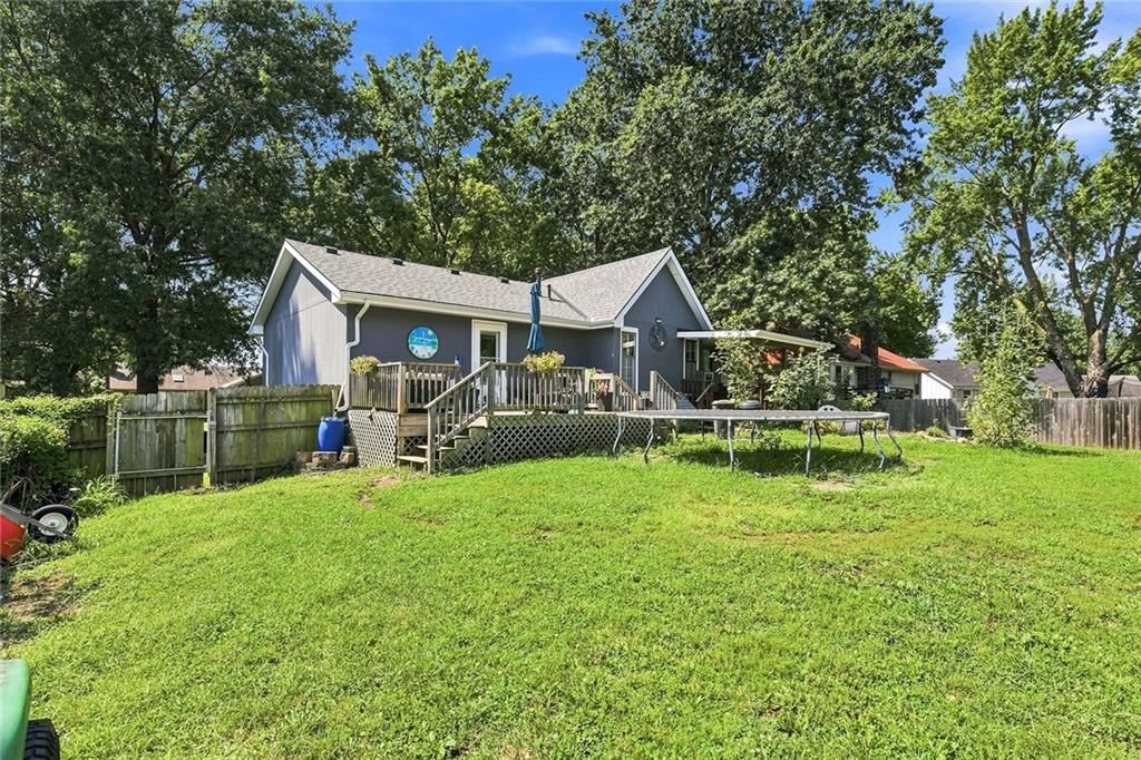 901 NW Valley Woods Drive — photo 35