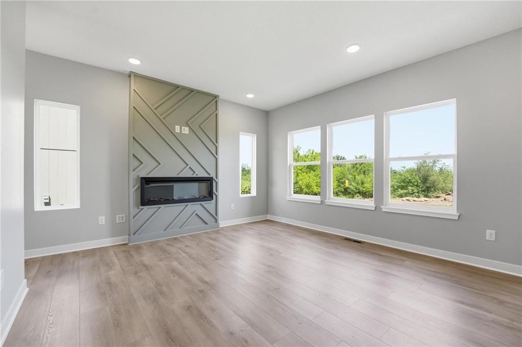 806 Glenn Circle — photo 2