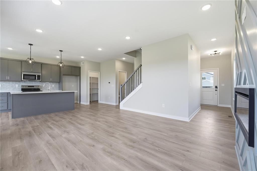 806 Glenn Circle — photo 9