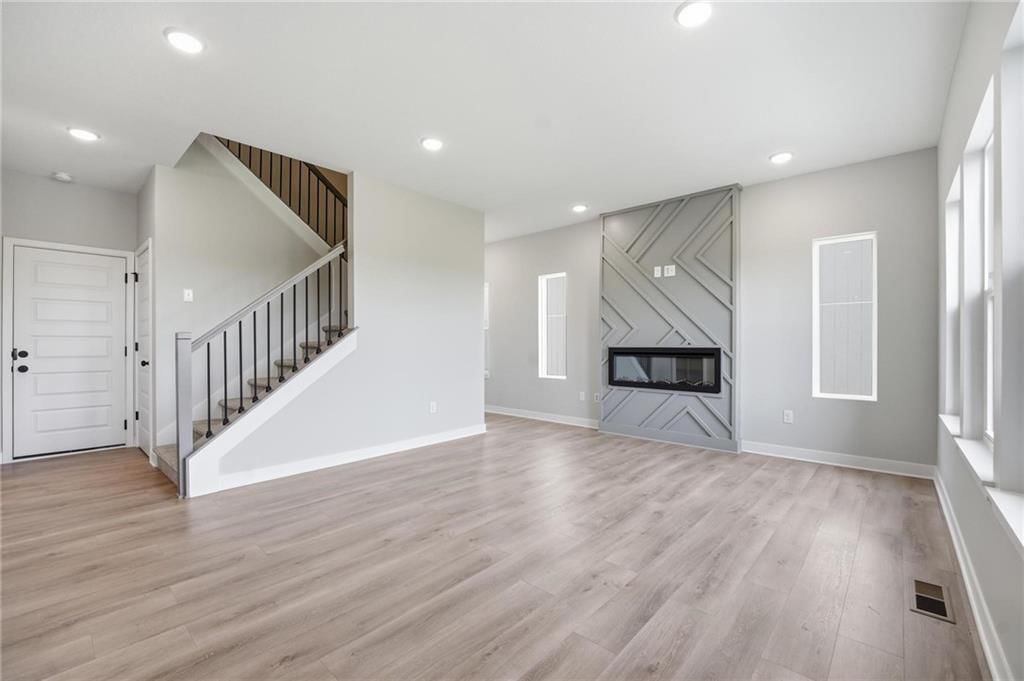 806 Glenn Circle — photo 10