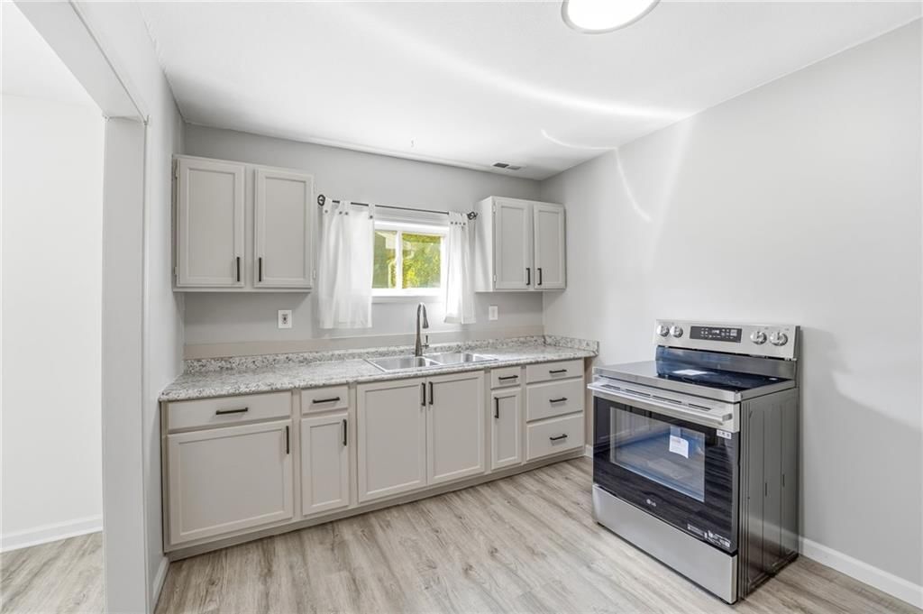 8310 Wayne Avenue — photo 16