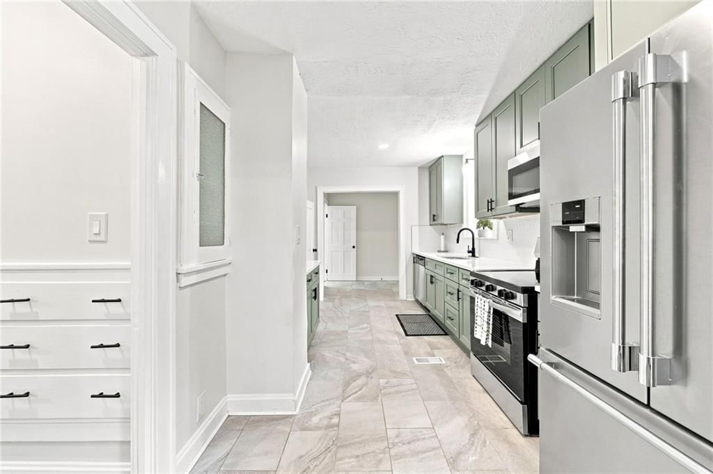 201 W 81st Terrace — photo 20