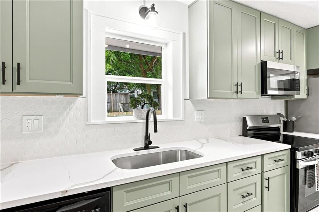 201 W 81st Terrace — photo 25