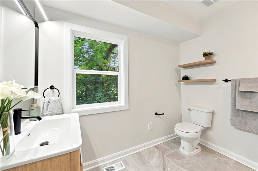 201 W 81st Terrace — photo 40