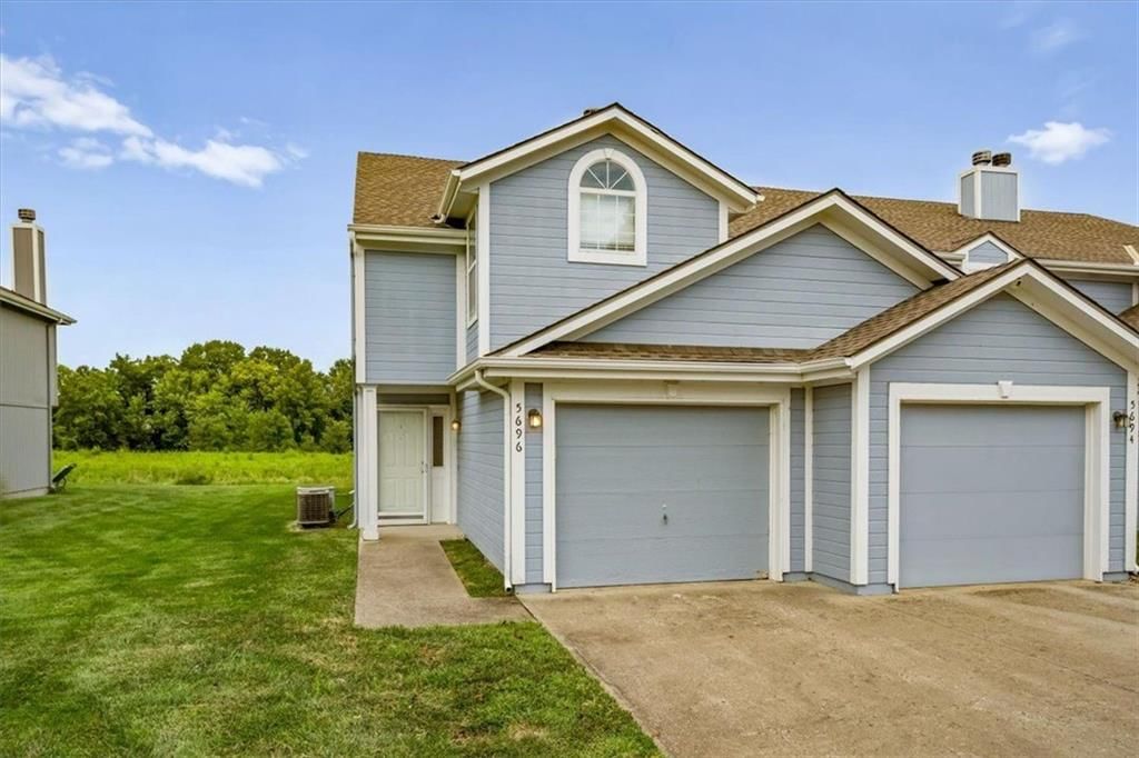 5696 NW Plantation Lane, Lee's Summit, MO: listing photo 3