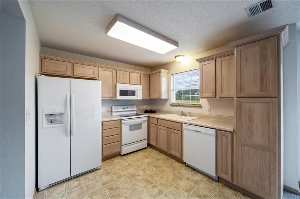 Photo 10 of 25, 5696 NW Plantation Lane #174 A, Lee's Summit, MO 64064