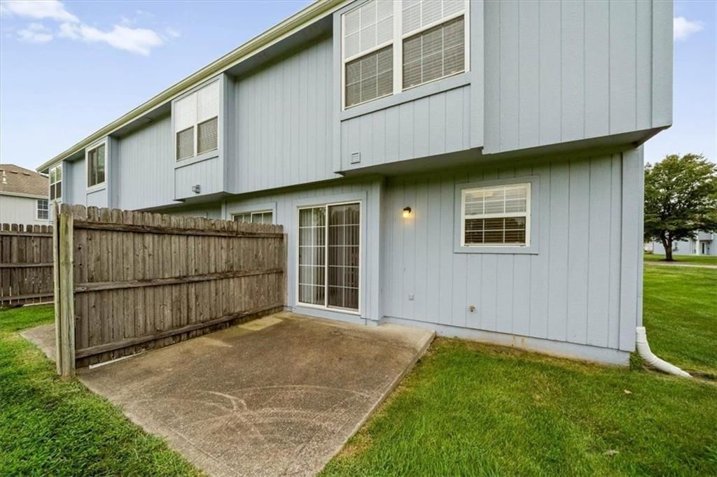 Fenced yard at 5696 NW Plantation Lane #174 A, Lee's Summit, MO 64064