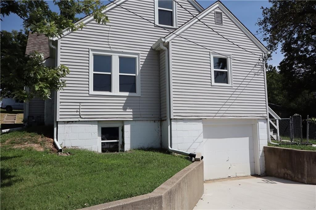 403 NE 41st Street, Kansas City, MO: listing photo 2