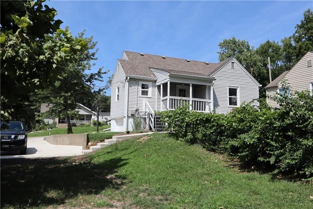 403 NE 41st Street, Kansas City, MO: listing photo 3