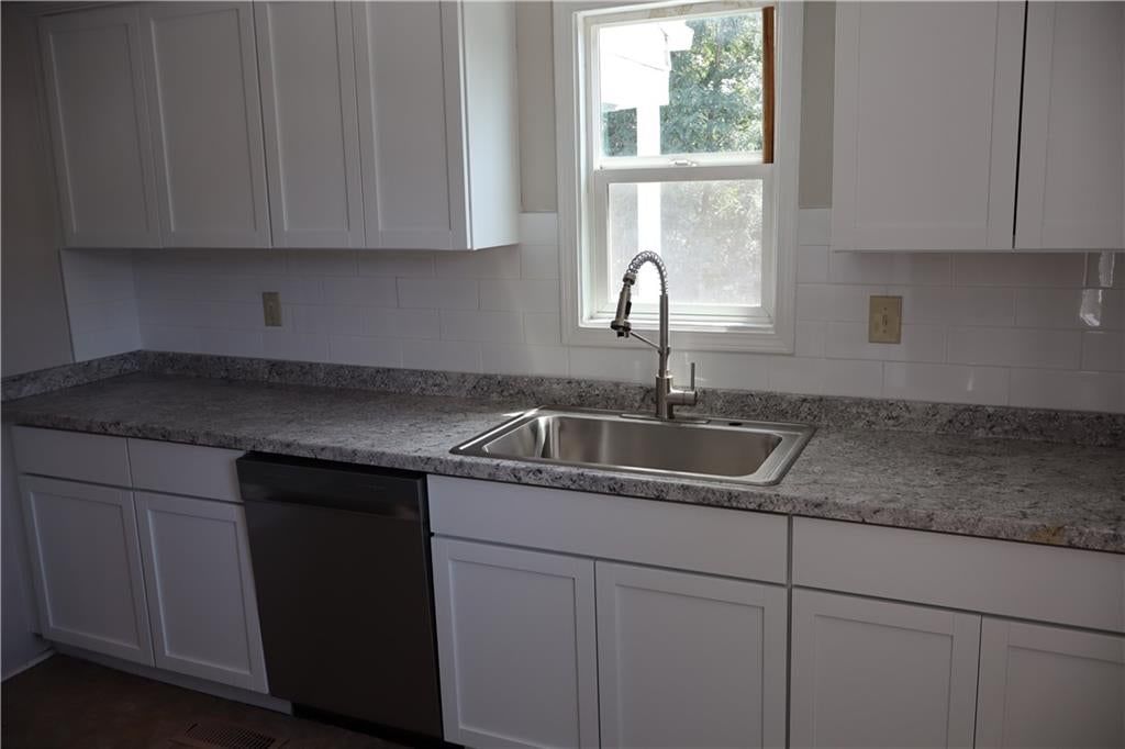 Photo 11 of 24 - 403 NE 41st Street, Kansas City, MO 64116