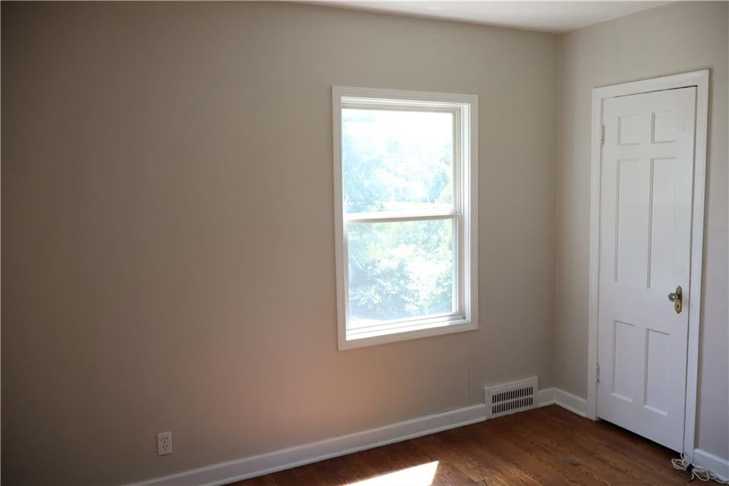 Photo 14 of 24 - 403 NE 41st Street, Kansas City, MO 64116