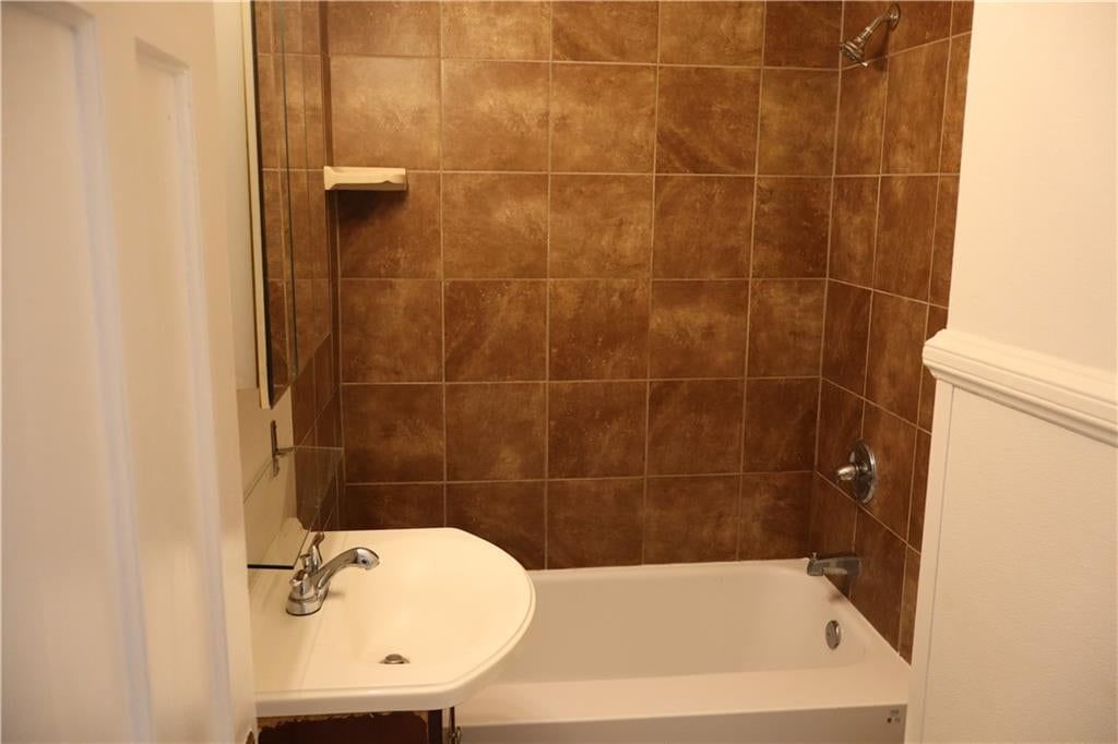 Photo 15 of 24, 403 NE 41st Street, Kansas City, MO 64116