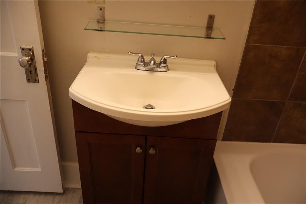 Photo 16 of 24, 403 NE 41st Street, Kansas City, MO 64116
