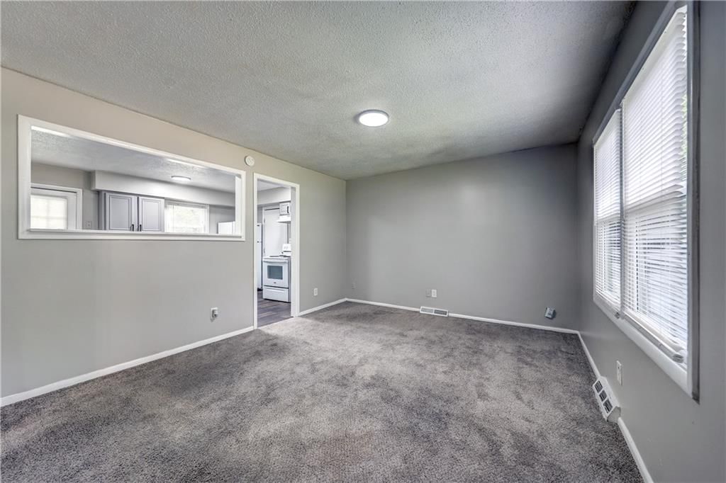 11303 Donnelly Avenue — photo 3