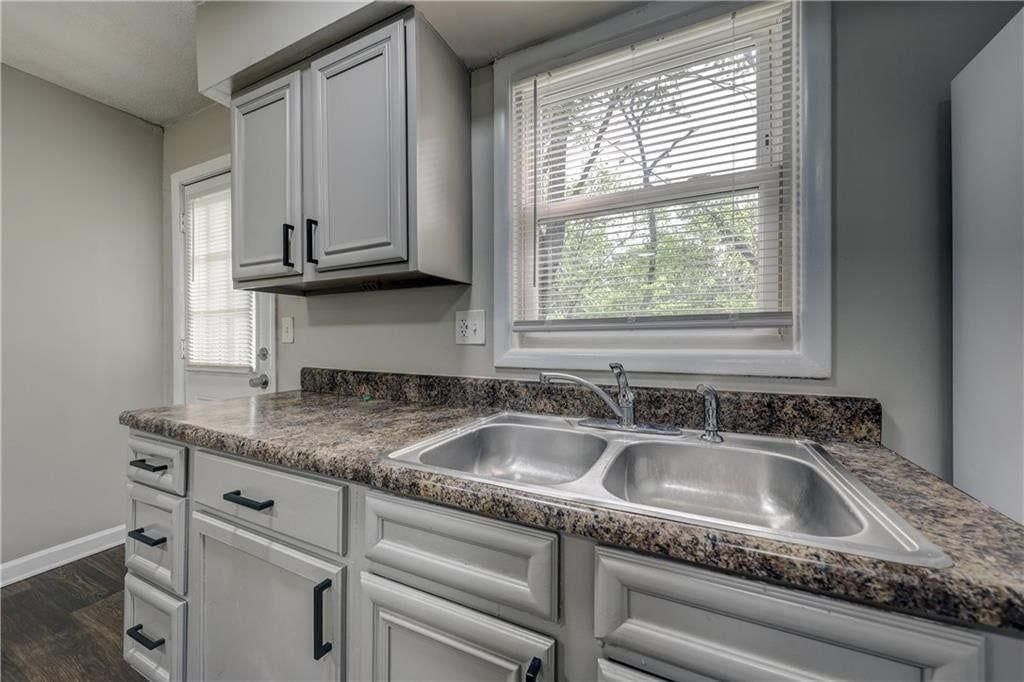 11303 Donnelly Avenue — photo 8