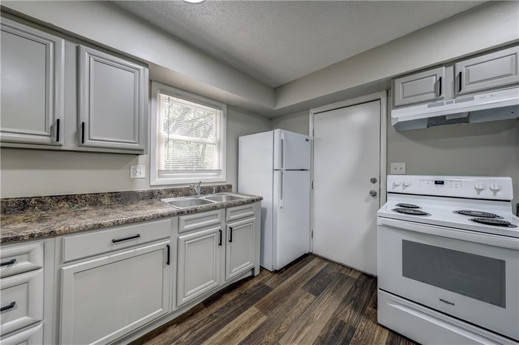 11303 Donnelly Avenue — photo 9