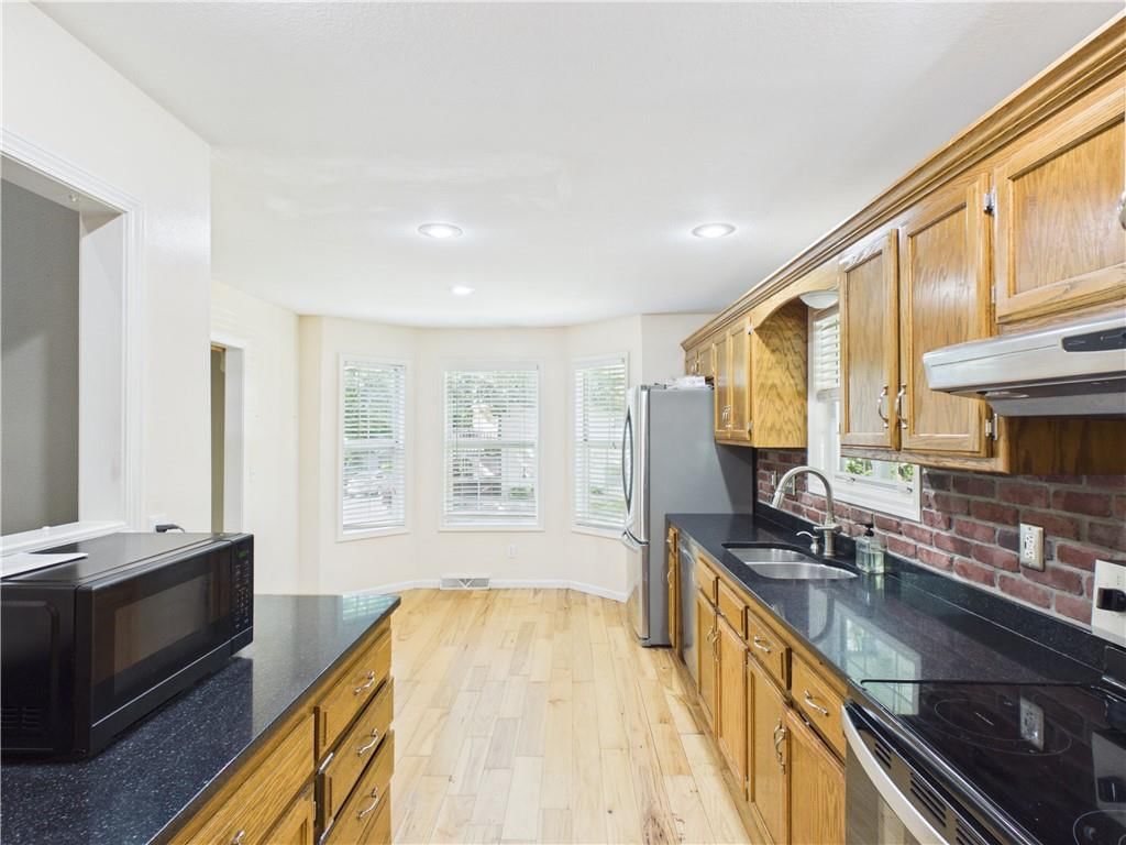 1407 Woodlawn Drive — photo 5