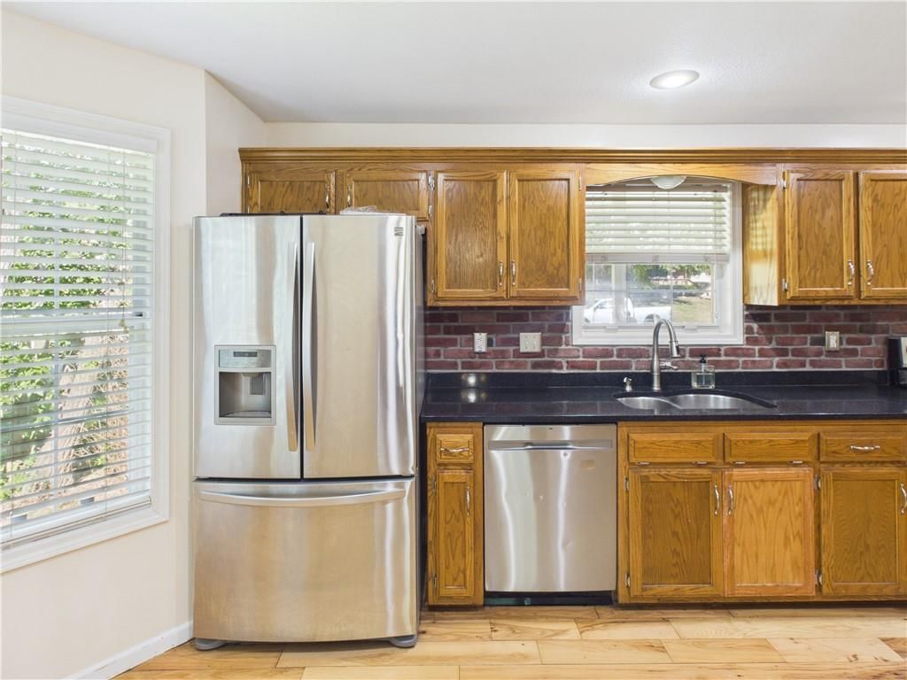 1407 Woodlawn Drive — photo 6