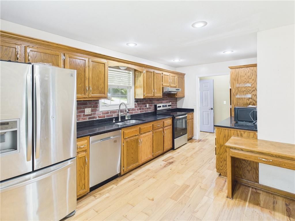 1407 Woodlawn Drive — photo 7