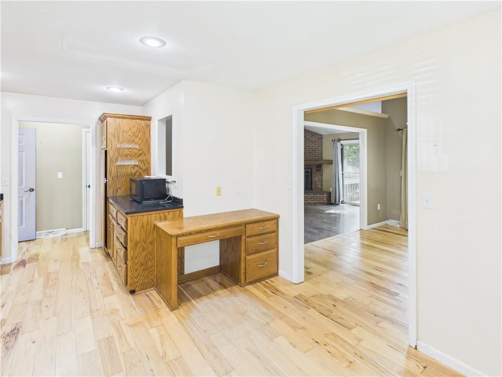 1407 Woodlawn Drive — photo 8