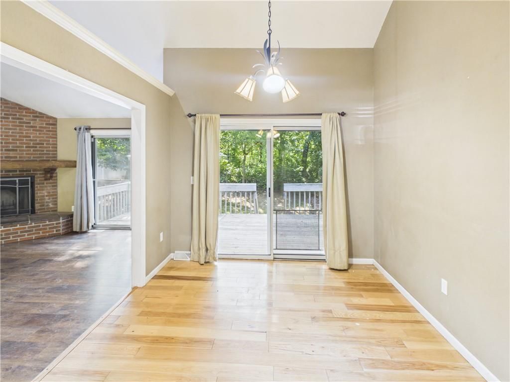 1407 Woodlawn Drive — photo 9