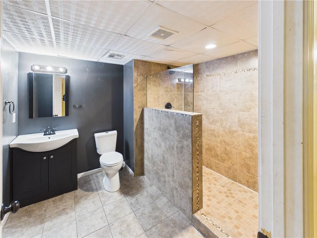 1407 Woodlawn Drive — photo 35