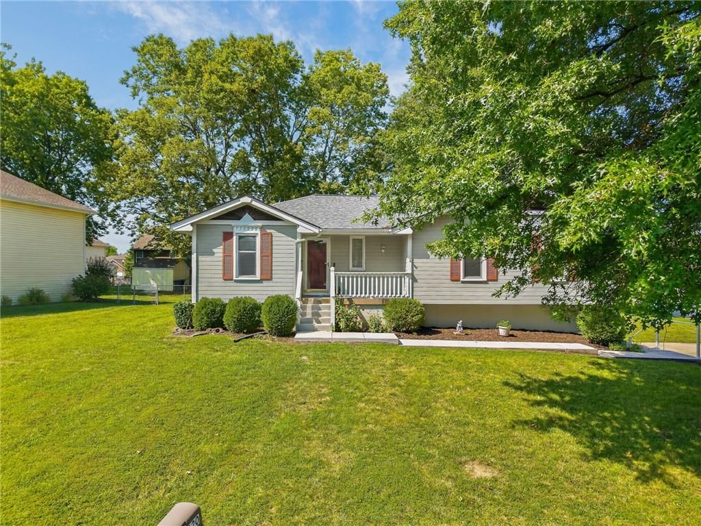 320 Regency Park Street — photo 2