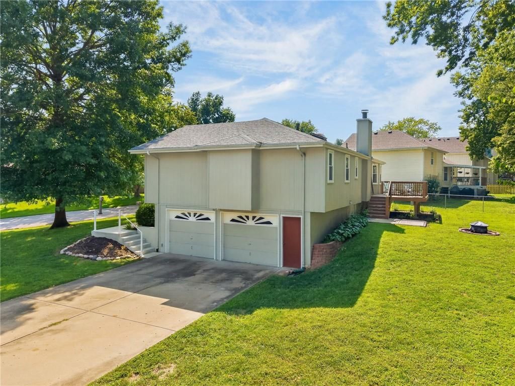 320 Regency Park Street — photo 3