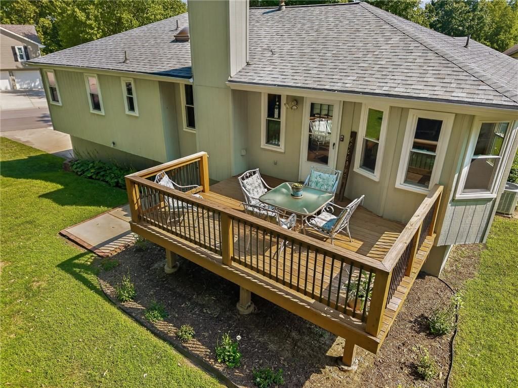 320 Regency Park Street — photo 8