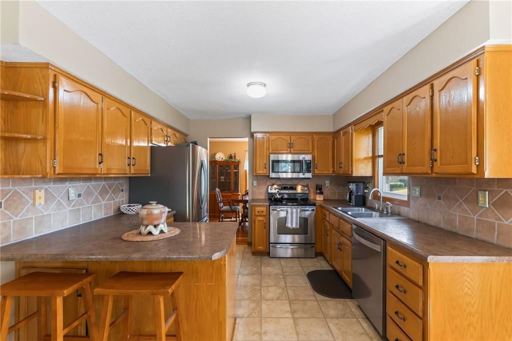 320 Regency Park Street — photo 14