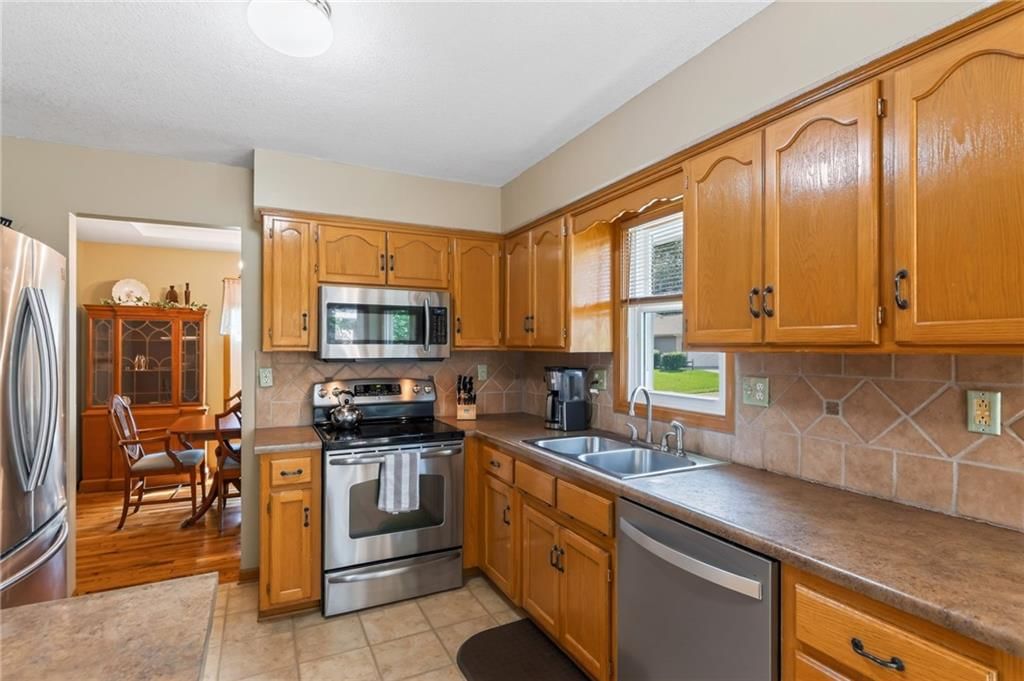 320 Regency Park Street — photo 15