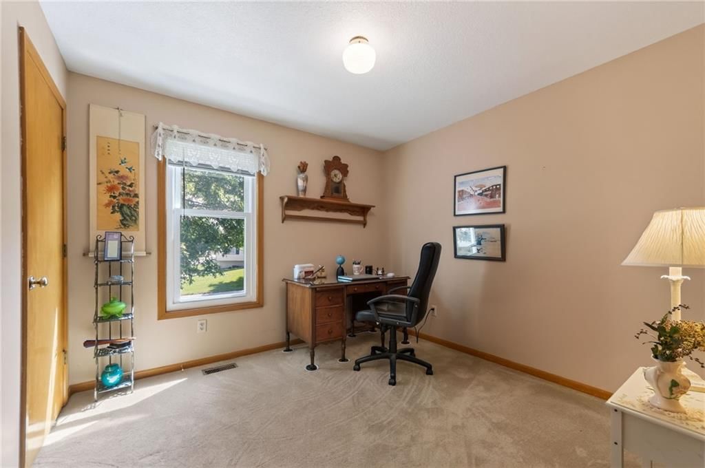 320 Regency Park Street — photo 27