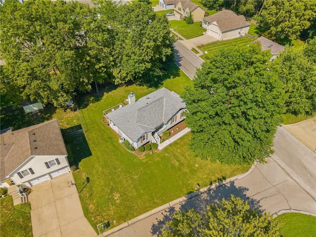320 Regency Park Street — photo 36