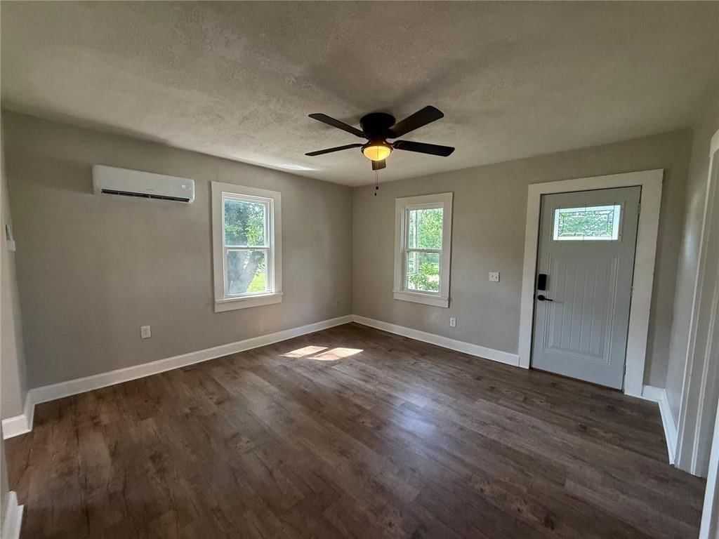 502 E Locust Street — photo 2