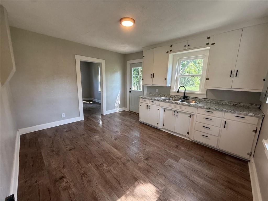 502 E Locust Street — photo 3
